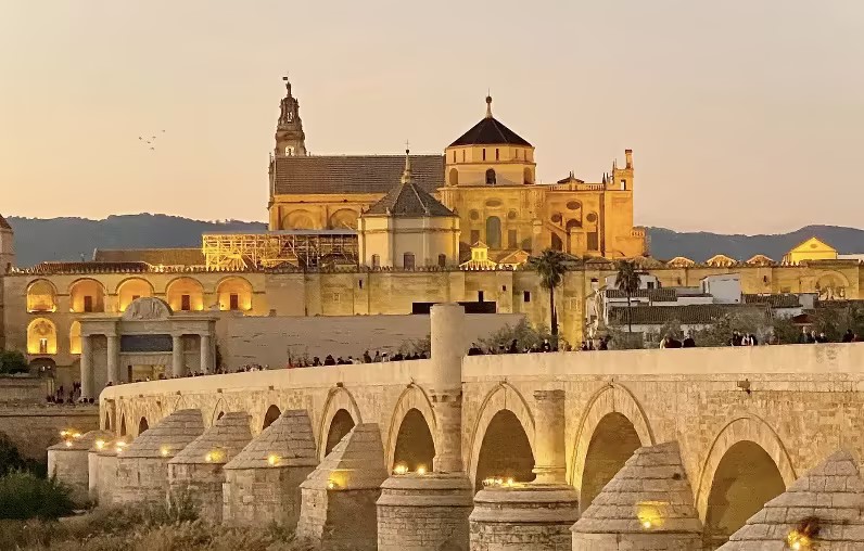 Understanding Frontier Societies in Historical Research: Study on Carolingian Catalonia