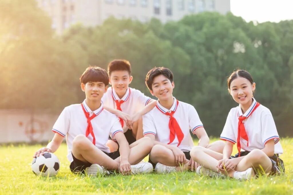 Physical Exercise and Prosocial Behavior in Junior High School Students: The Chain Mediating Role of Collectivist Values and Autonomous Altruistic Motivation