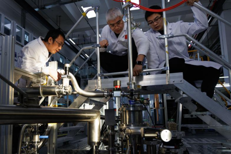 China Breaks World Record with 35.6 Tesla Fully Superconducting Magnet