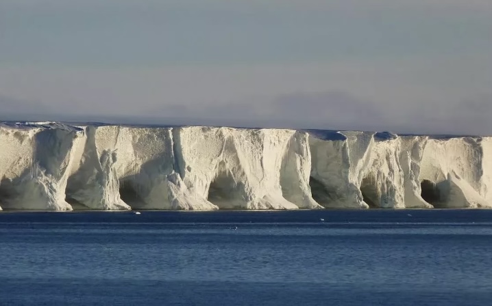 FY-3 Satellites Detect World’s Largest Iceberg A23a Entering Final Disintegration Phase