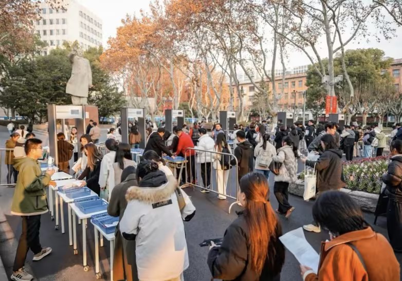 From Rational Choice to Normative Pressure: The Structural Mechanisms and Psychological Transmission Paths of Obsessive Postgraduate Entrance Examination Intentions among University Students in Shandong Province