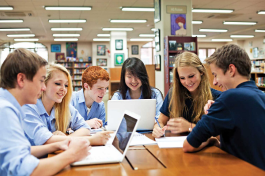 A Comparative Study on the Evaluation Ability of Chinese L2 Learners – Taking Reporting Verbs in Master’s and Doctoral Dissertations as an Example