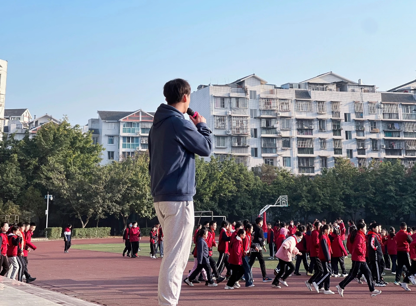 The Potential Categories of Rural PE Teachers’ Job Burnout and Its Relationship with Teaching Efficacy