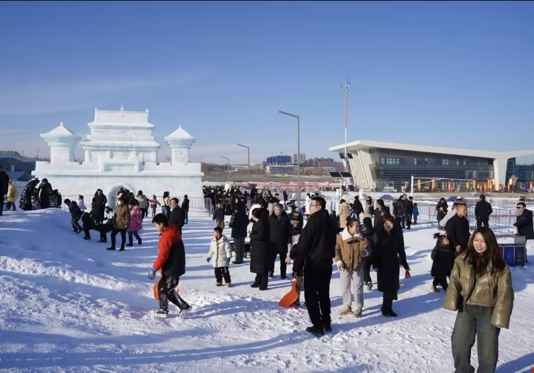 Activating Ice and Snow Sports Leisure Consumption Scenes in Northeast China: A Mixed-methods Study of Young Tourists and Local Residents