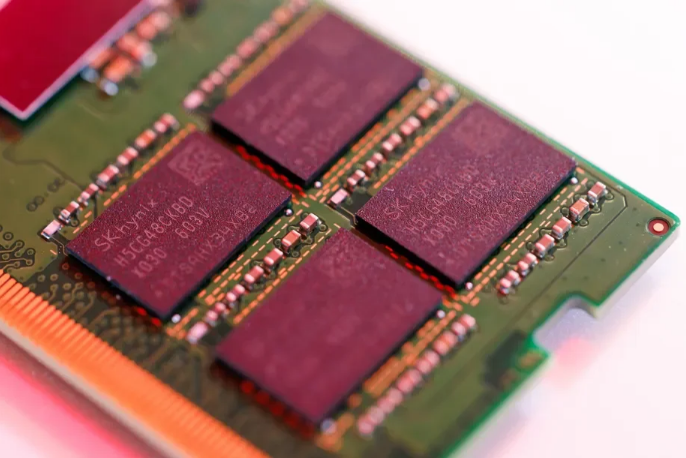 AI Demand Sucks Up Capacity, Driving Memory Price Rally – Consumer Electronics and Cloud Chains Under Pressure